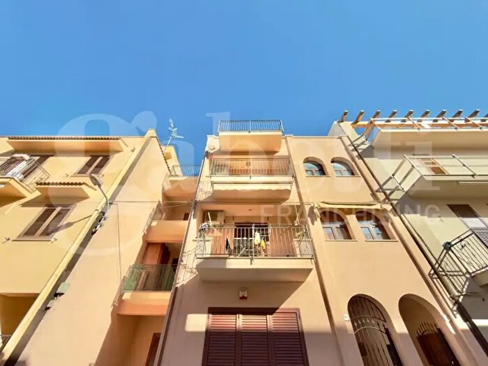 Appartamento con 5 locali in vendita in Via dellArco, Cinisi