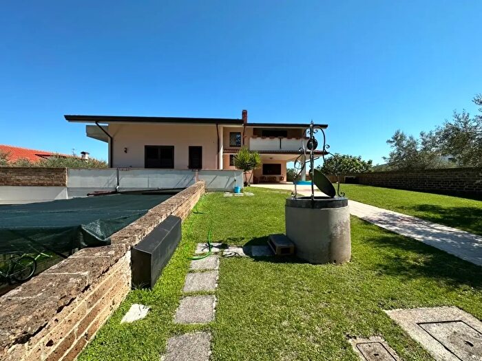 Casa con 9 locali in vendita in Via De Titta C, Poggiofiorito