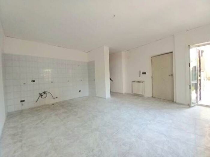 Appartamento trilocale in affitto in Via Francesco Barbato, Arzano