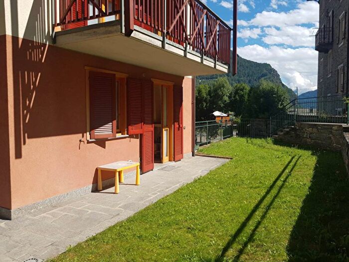 Appartamento trilocale in affitto in Contrada Battaini, Centro, Chiesa in Valmalenco