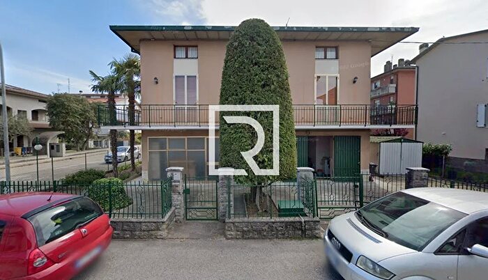 Casa con 15 locali in vendita in Antonio Piazza Forlì, Forli