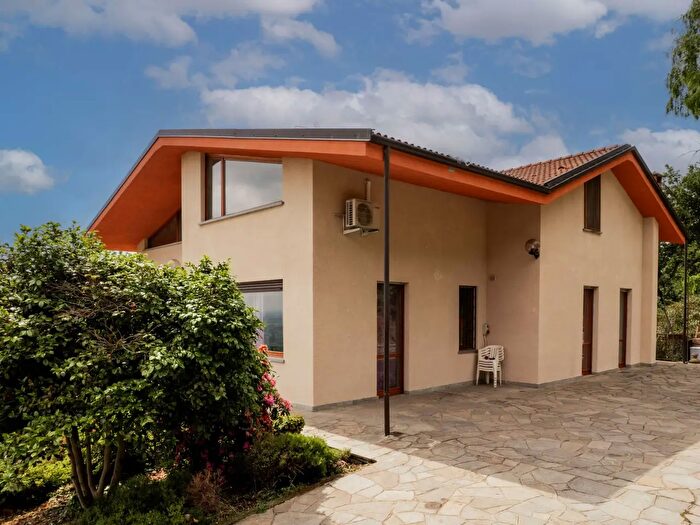 Casa con 7 locali in vendita in Via San Giovanni, Frossasco