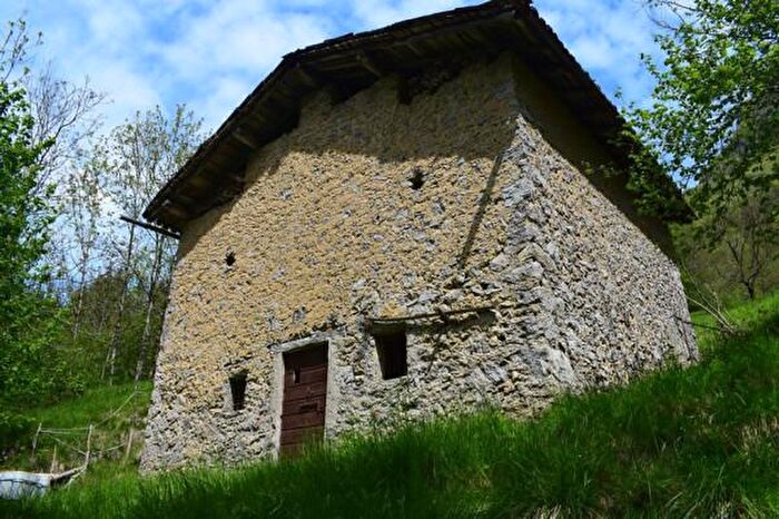 Casa bilocale in vendita in Via Tagliata, Costa Di Serina
