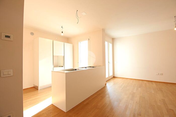 Appartamento quadrilocale in vendita in Piazza Ilaria Alpi, Martellago