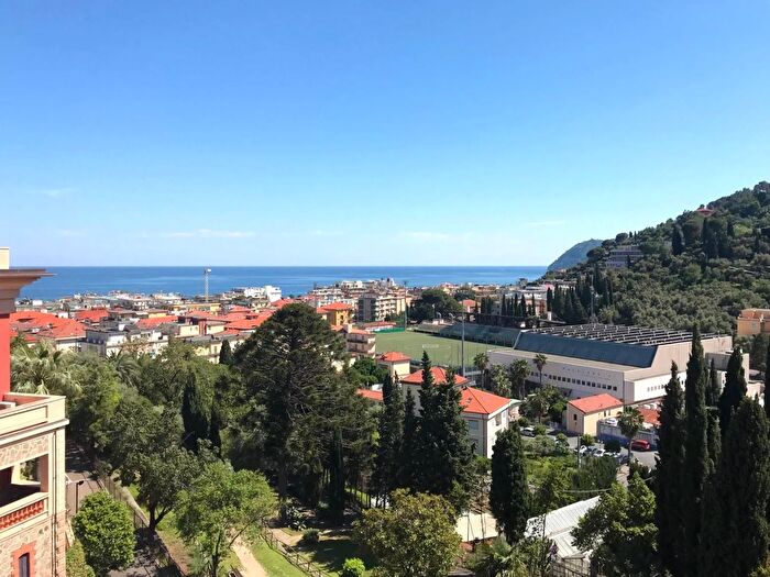 Appartamento quadrilocale in vendita in Regione Costa Lupara, Alassio