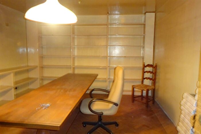 Appartamento con 8 locali in vendita in Via Crispi, Arezzo