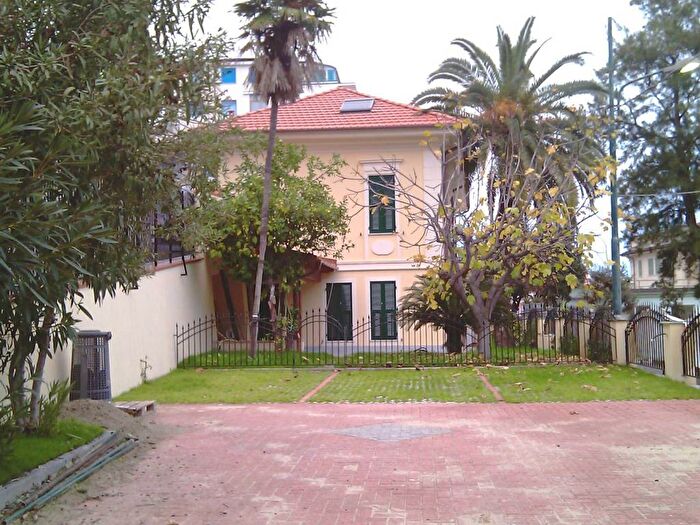 Appartamento trilocale in affitto in Corso degli Inglesi, Sanremo