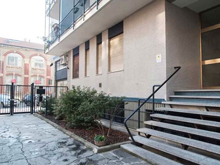 Appartamento trilocale in affitto in Via Savona, Piazza Napoli, Milano