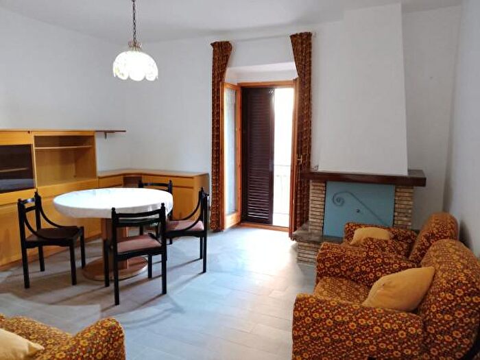 Appartamento con 5 locali in vendita in Via Cesare Battisti, Vasanello