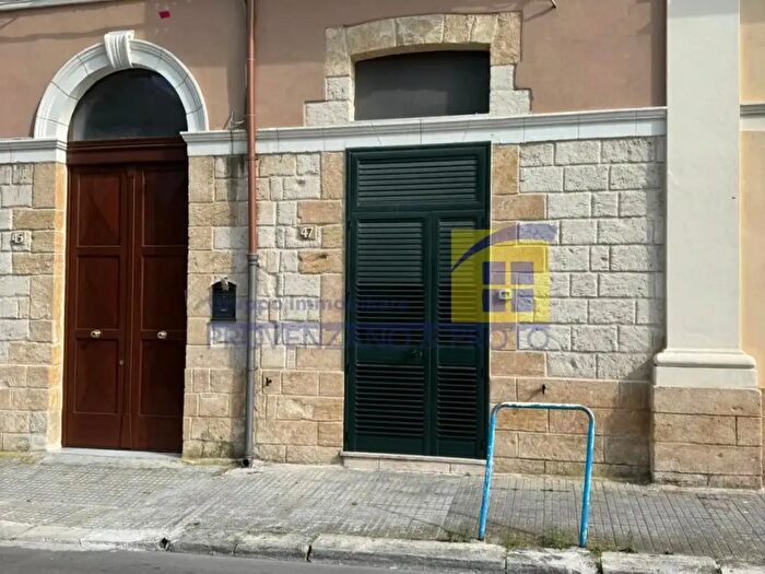 Appartamento trilocale in vendita in Via Castello, Brindisi