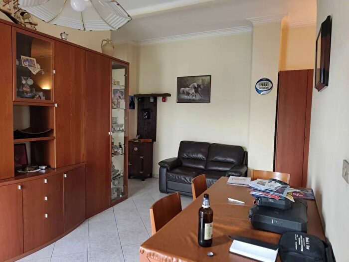 Appartamento trilocale in vendita in Corso Grosseto, Torino