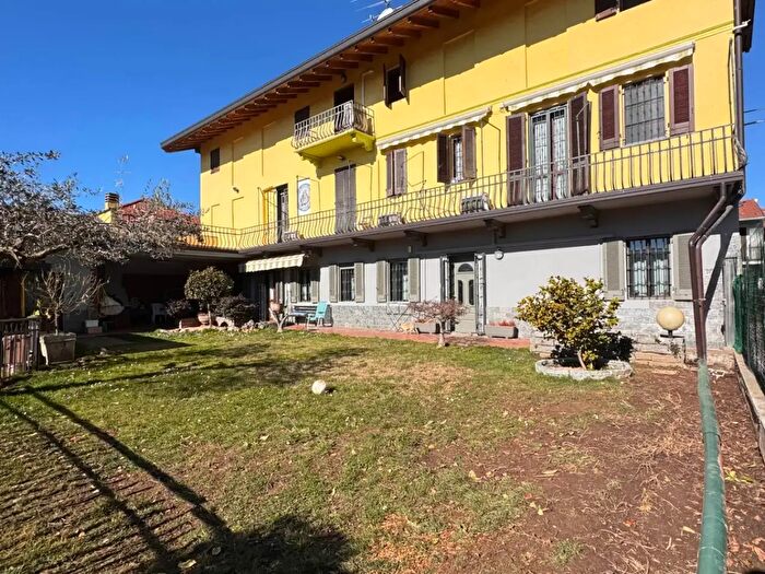 Casa con 5 locali in vendita in Via IV Novembre, Marano Ticino