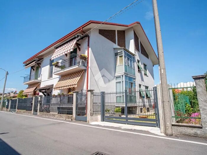 Appartamento trilocale in vendita in Via Giacomo Leopardi, Sovico