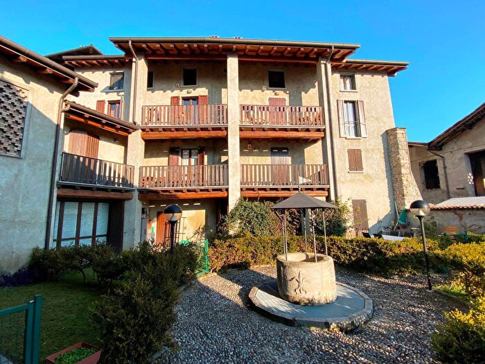 Appartamento bilocale in affitto in Contrada del Villincino, Centro, Erba