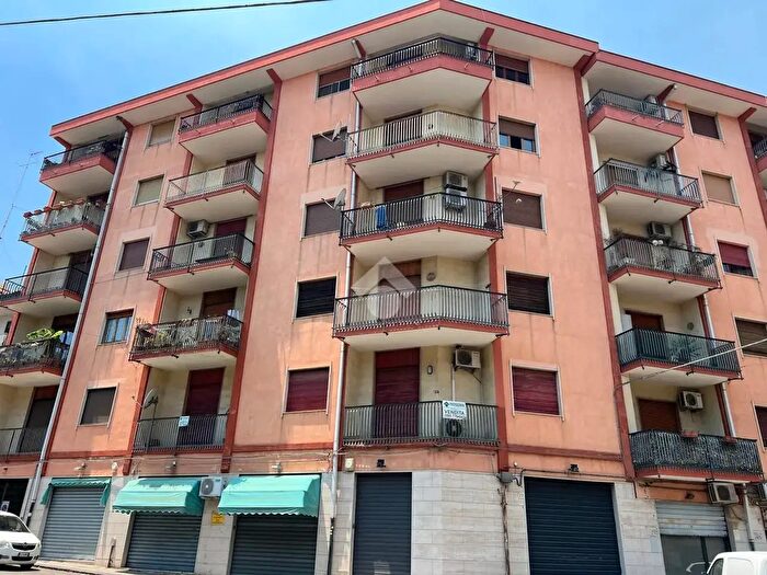 Appartamento con 5 locali in vendita in Corso Lombardia, Giarre