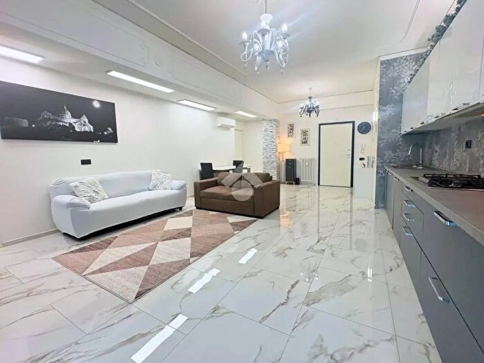 Appartamento quadrilocale in vendita in Via Alessandro Bocconi, Ancona