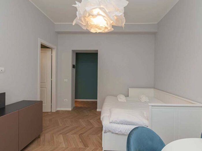 Appartamento monolocale in affitto in Via Curtatone, Quadronno Crocetta, Milano