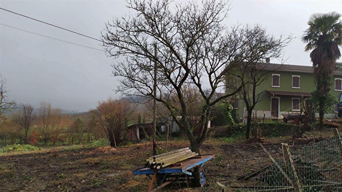 Casa con 5 locali in vendita in Ziano Piacentino