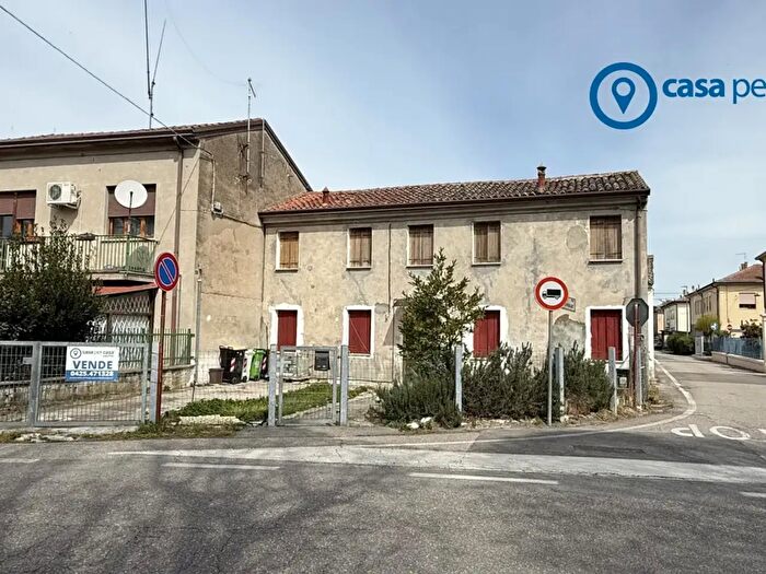 Casa con 5 locali in vendita in Via Mazzini, Arqua Polesine