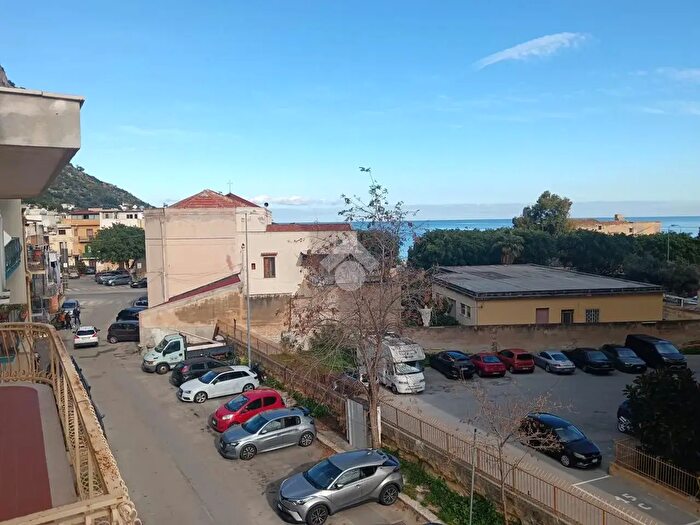 Appartamento quadrilocale in vendita in Via Morici a Falde, Palermo