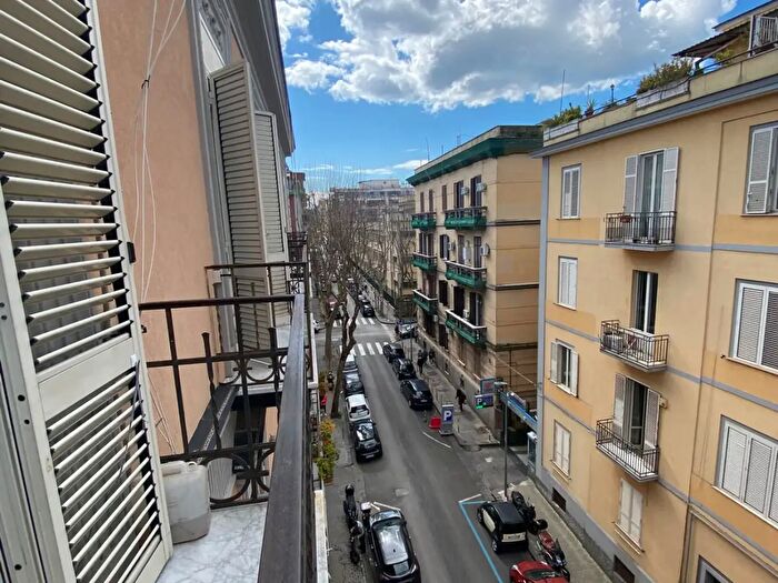 Appartamento trilocale in vendita in Via Giovanni Merliani, Napoli