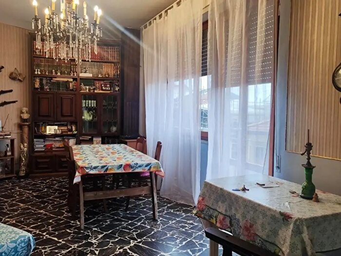 Appartamento con 5 locali in affitto in Carrara