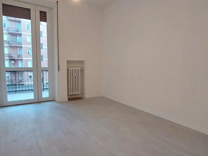 Appartamento trilocale in vendita in Via Cantore, Monza