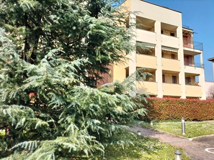 Appartamento bilocale in affitto in Via Po, Centro, Biassono