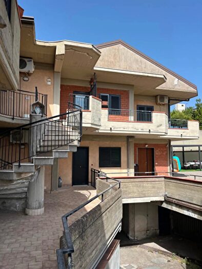 Appartamento trilocale in vendita in Via Santa Caterina, San Pietro Clarenza