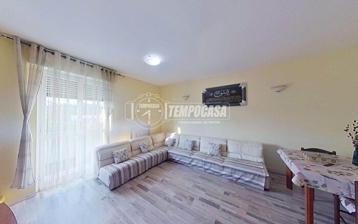 Appartamento trilocale in vendita in Vicolo Luigi Rho, Meda