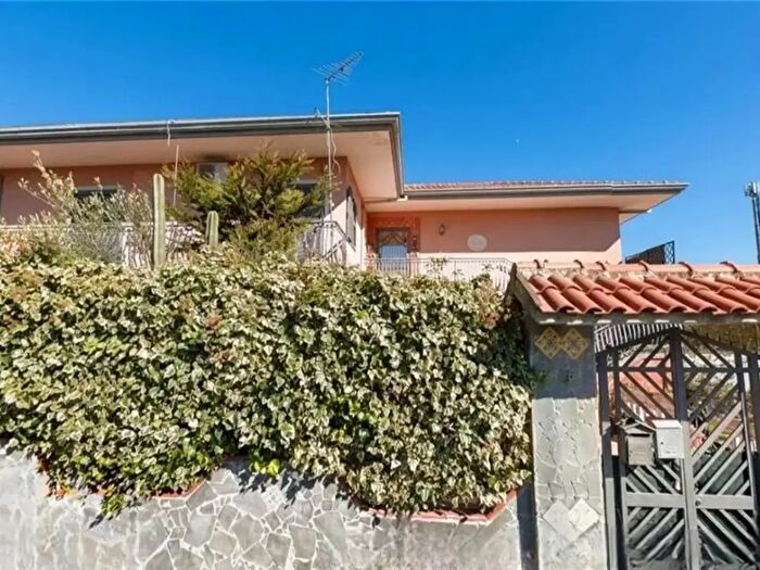 Casa quadrilocale in vendita in Via Quattro Altarelli, Mascalucia