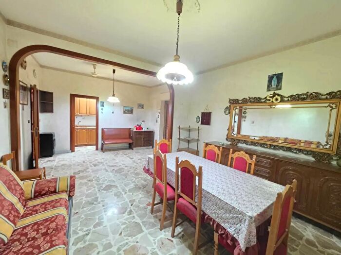 Appartamento con 5 locali in vendita in Via Villa Glori, Catania