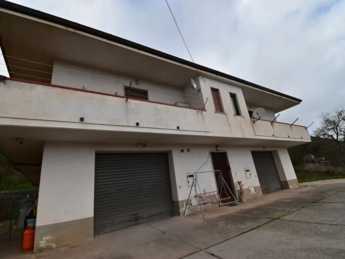 Casa con 5 locali in vendita in Via Rocco di Cillo, Buonabitacolo
