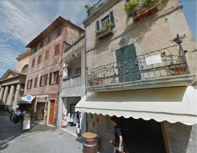 Appartamento con 6 locali in vendita in Castiglione Del Lago