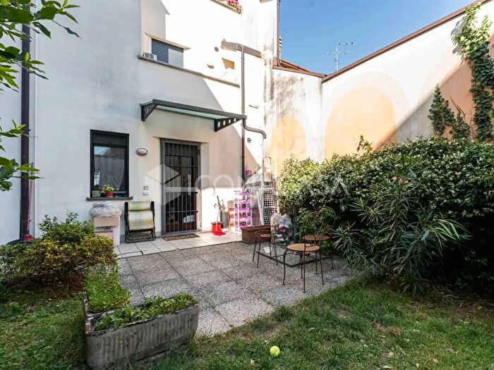 Appartamento trilocale in vendita in Via San Rocco, Mariano Comense