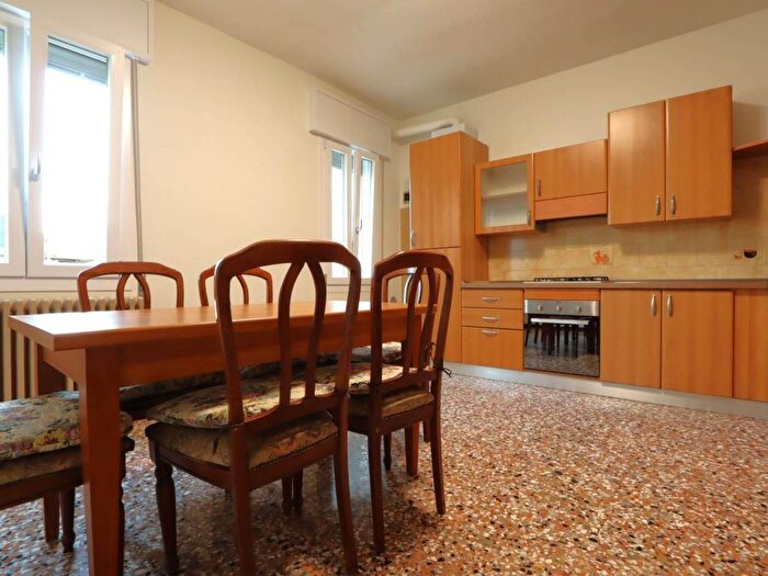 Appartamento quadrilocale in affitto in Via Debba, Bugano, Longare