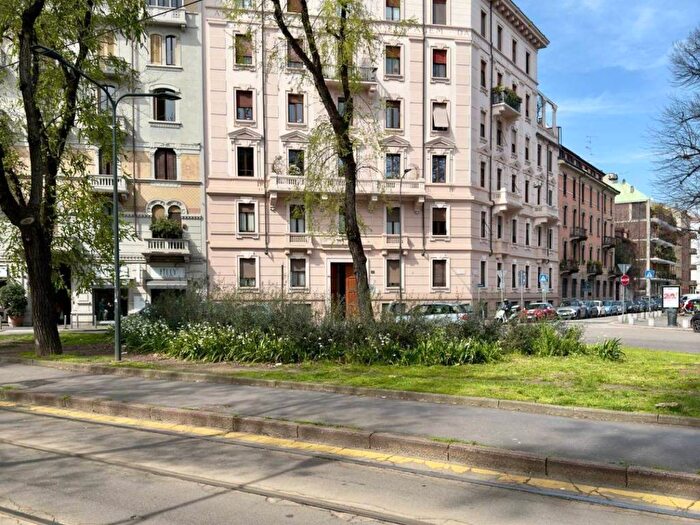 Appartamento trilocale in affitto in Via Andrea Solari, Solari, Milano