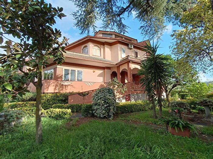 Casa con 7 locali in vendita in Via Prataporci, Roma