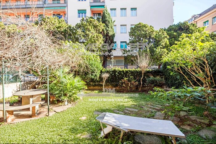 Appartamento con 7 locali in vendita in Via Sturla, Genova