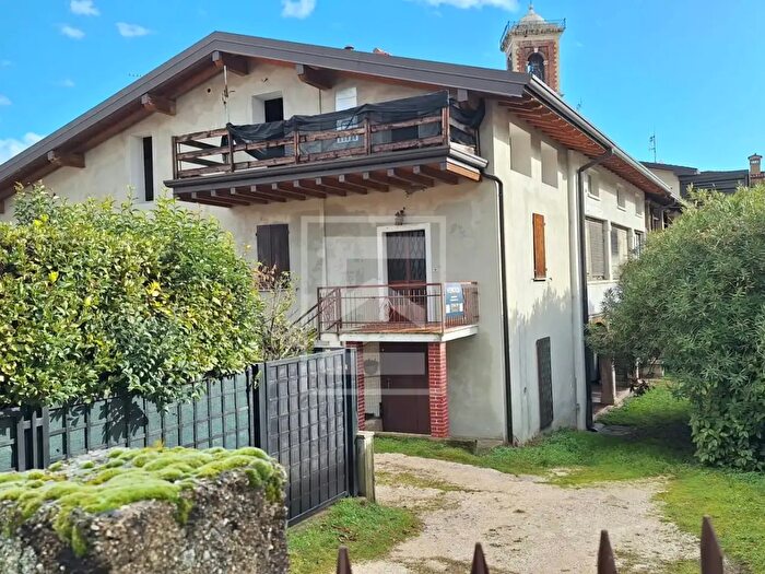 Casa con 6 locali in vendita in Via Provinciale, Puegnago Sul Garda