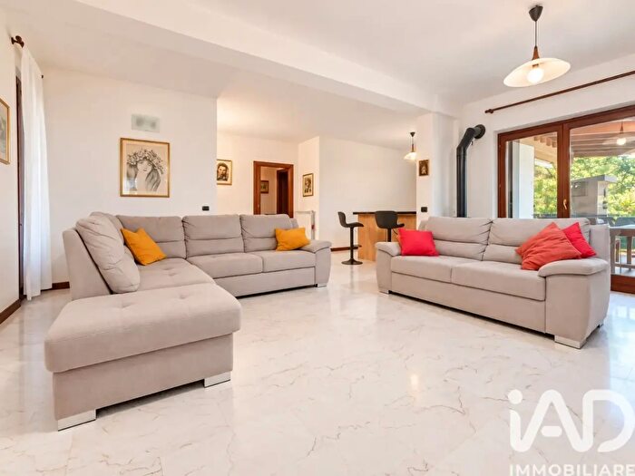 Appartamento quadrilocale in vendita in Via Grezze, Desenzano Del Garda