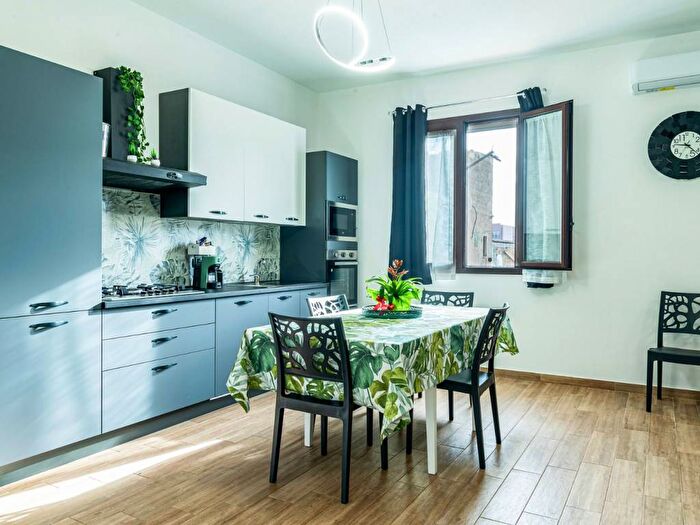 Appartamento trilocale in affitto in Via Inico, Centro, Menfi