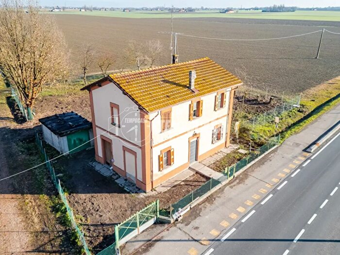 Casa con 5 locali in vendita in Via San Benedetto, San Pietro In Casale