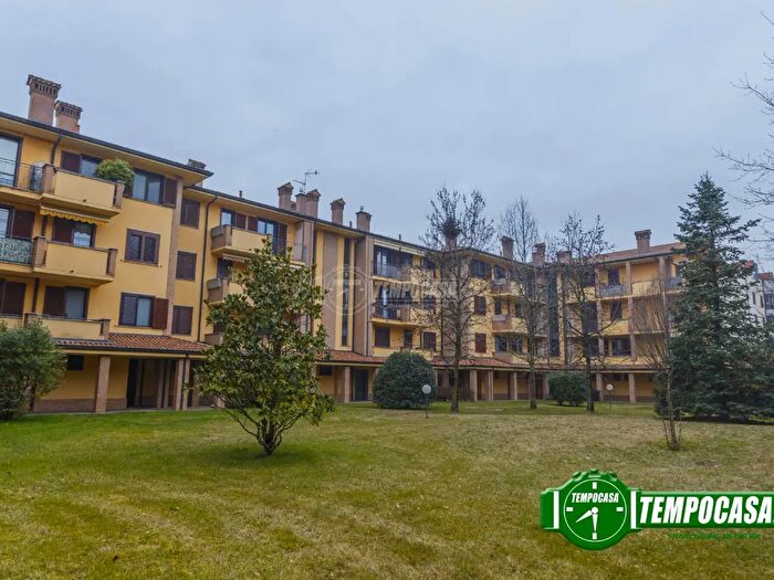 Appartamento trilocale in vendita in Via Colombo, Casarile