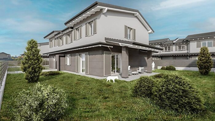 Casa con 5 locali in vendita in Via Galilei, Lurano