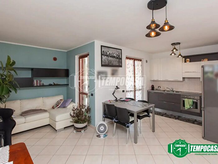 Appartamento trilocale in vendita in Via Carmine, Oleggio