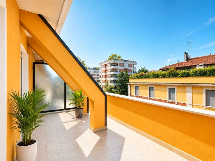 Appartamento quadrilocale in affitto in Via Andrea Maffei, Montenero, Milano