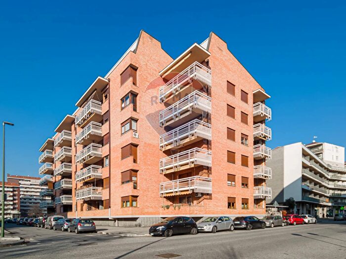 Appartamento con 6 locali in vendita in Via Eleonora dArborea, Torino