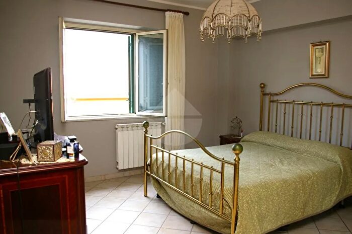 Casa con 5 locali in vendita in Messina