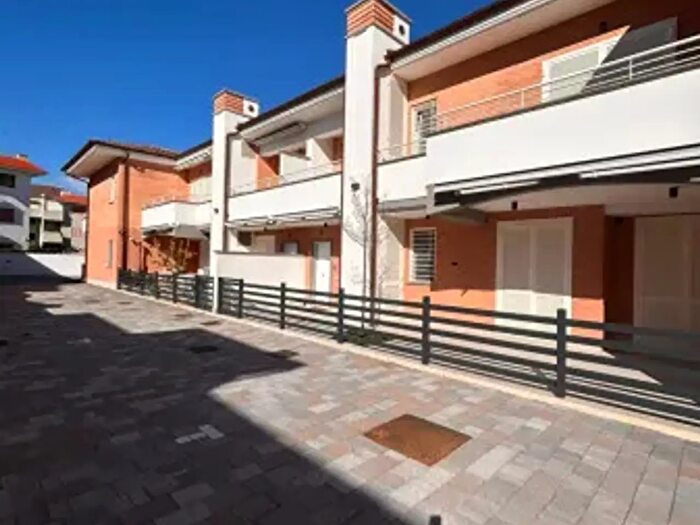 Appartamento quadrilocale in vendita in Viale del Sole, Anzio